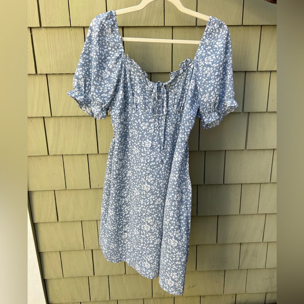 Puff-sleeve floral mini dress